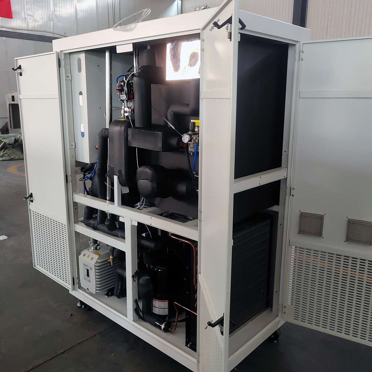 Laboratory and Pilot Freeze Dryer Model BFD-10